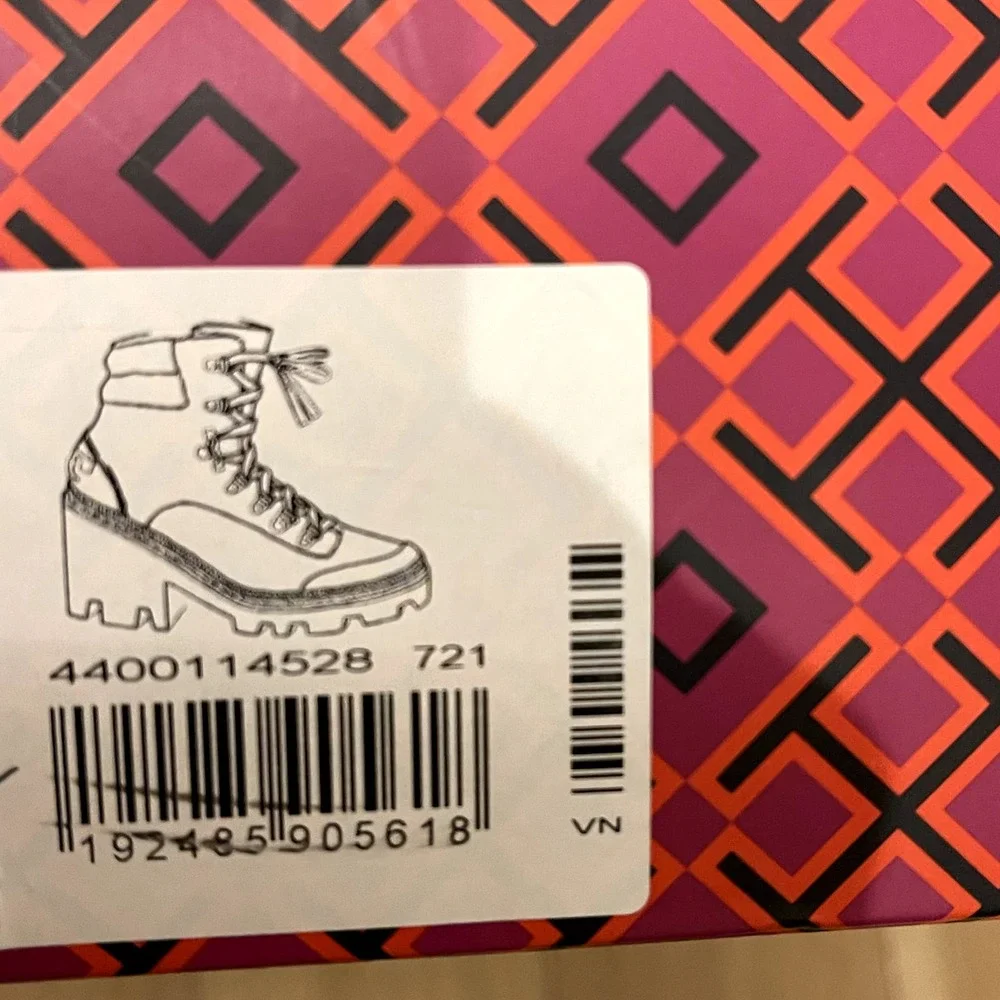TORY BURCH LUG SOLE HIKER ANKLE BOOT WAXY COW LEATHER / NAPPA SIZE 6 NWB